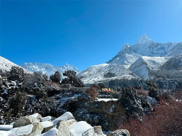 View of Mount Ama Dablam and other peaks