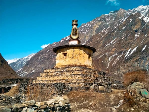 Chorten on the way to Tsum Valley